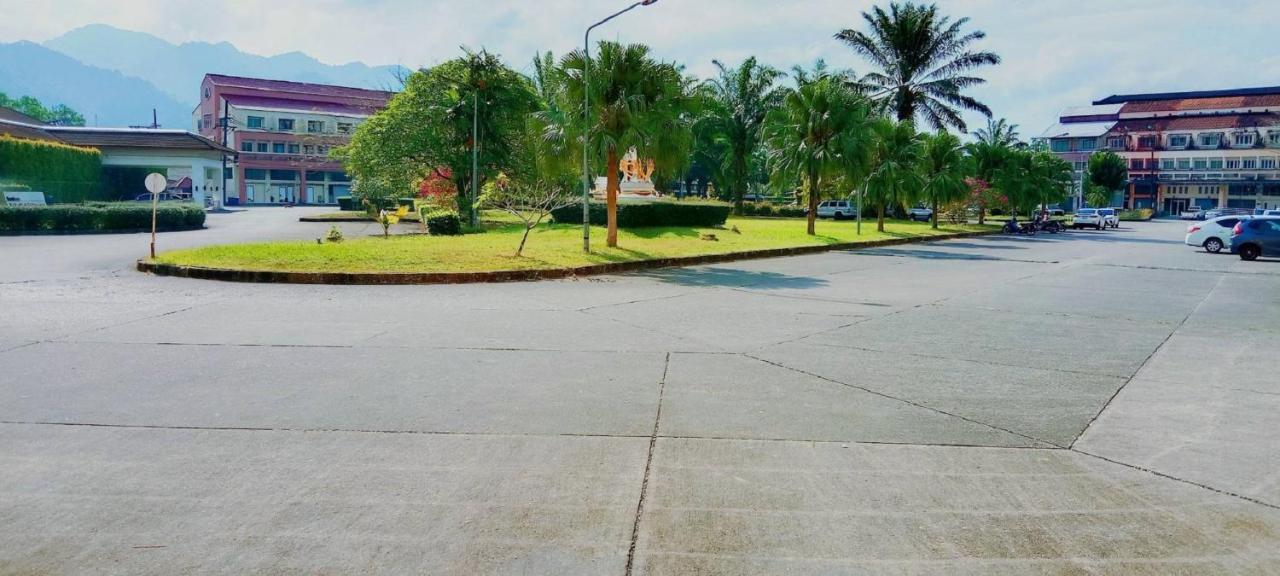 Tinidee Hotel Ranong Exterior photo